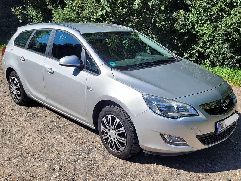 Silber Gebraucht 2012 Opel Astra Edition Kombi | 3.500 € (Guter Preis) - Bild 1/4
