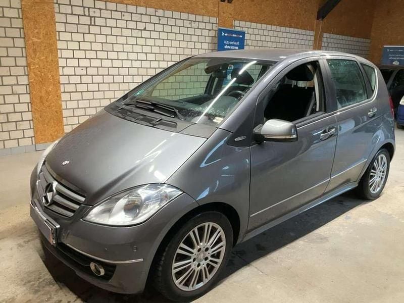 Grau Gebraucht 2012 Mercedes A180 Avantgarde Limousine | 6.900 € (Guter Preis) - Bild 1/1