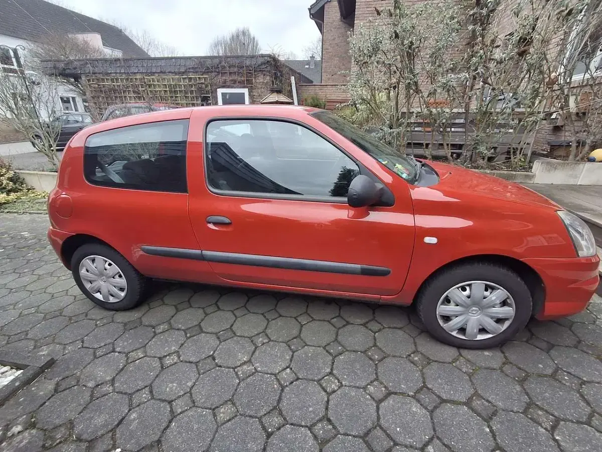 Gebraucht Renault Clio Authentique 75 PS (55 kW) 2011 Kleinwagen
