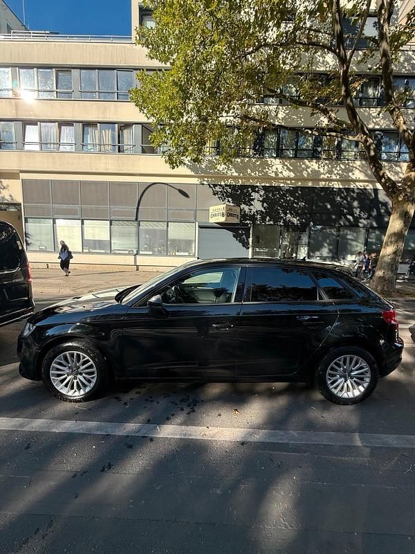 Schwarz Gebraucht 2016 Audi A3 Design Limousine | 13.900 € (Guter Preis) - Bild 1/4