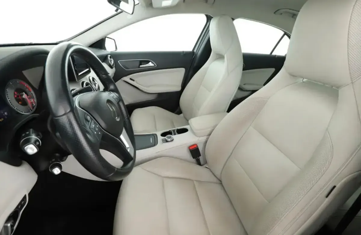 Gebraucht Mercedes A180 122 PS (89 kW) 2014 Grau Kleinwagen