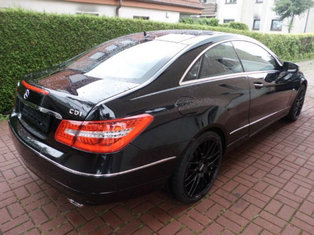 Gebraucht Mercedes E350 231 PS (169 kW) 2009 Schwarz metallic Coupé
