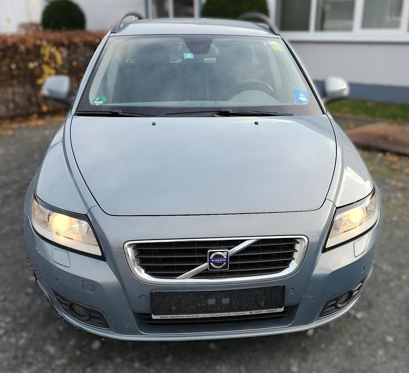 Blau Gebraucht 2010 Volvo V50 Kombi | 1.650 € - Bild 1/4