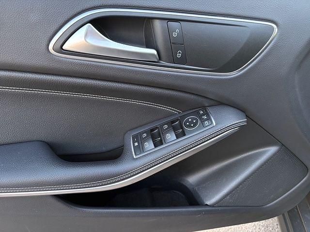 Gebraucht Mercedes GLA200 156 PS (114 kW) 2019 Grau SUV