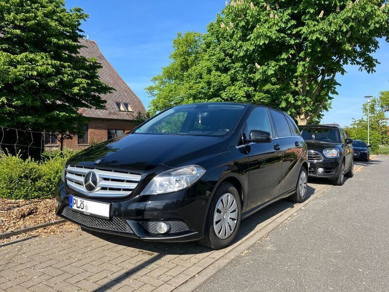 Schwarz Gebraucht 2012 Mercedes B180 Van / Kleinbus | 6.900 € (Superpreis) - Bild 1/4