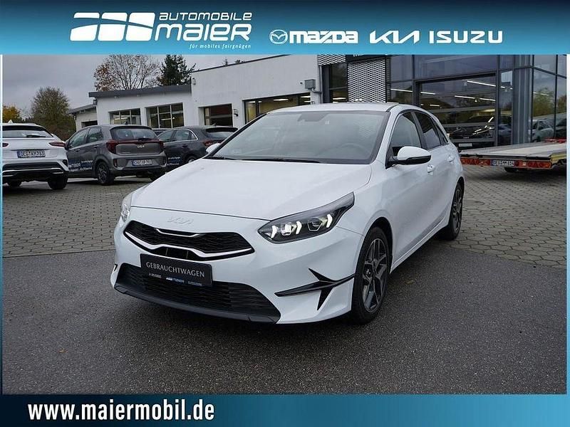 Gebraucht Kia Ceed Spirit 160 PS (117 kW) 2022 Weiß Kleinwagen