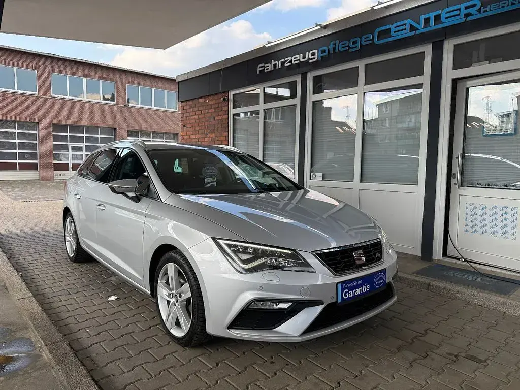 Używany Seat Leon ST FR 150 KM (110 kW) 2017 Srebrny Kombi