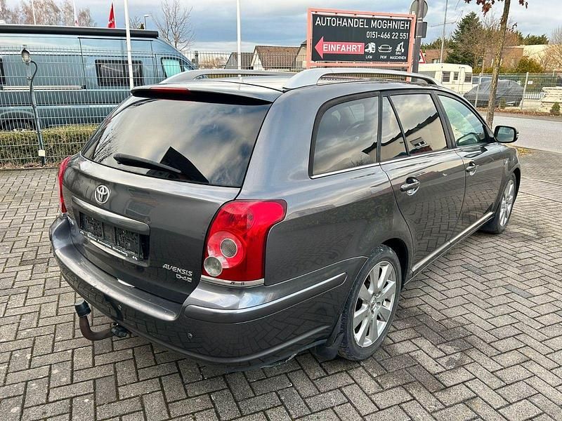 Gebraucht Toyota Avensis Team 177 PS (130 kW) 2008 Grau Kombi