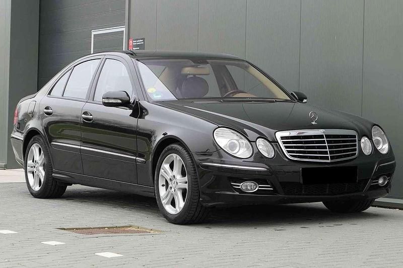 Gebraucht Mercedes E350 Elegance 272 PS (200 kW) 2007 Schwarz Limousine