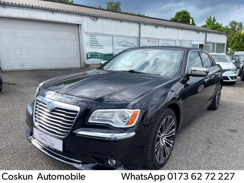 Schwarz Gebraucht 2011 Lancia Thema Limousine | 7.990 € - Bild 1/4