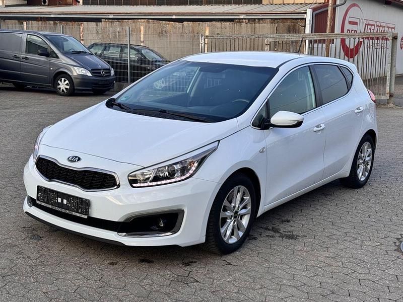 Gebraucht Kia Ceed 136 PS (100 kW) 2016 Weiß Kleinwagen