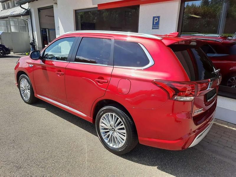 Gebraucht Mitsubishi Outlander P-HEV Plus 135 PS (99 kW) 2020 Rot SUV