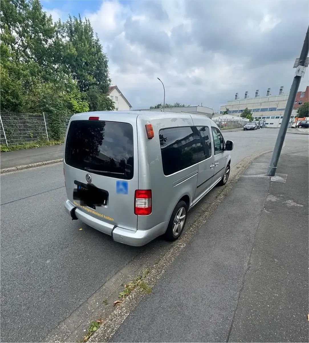 Gebraucht VW Caddy Maxi 105 PS (77 kW) 2009 Silber Van / Kleinbus