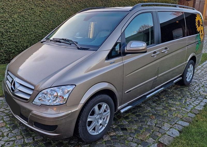 Beige Gebraucht 2011 Mercedes Viano Edition Van / Kleinbus | 21.990 € (Teuer) - Bild 1/4