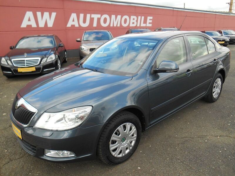 Grau Gebraucht 2010 Skoda Octavia Elegance Limousine | 5.990 € (Superpreis) - Bild 1/4
