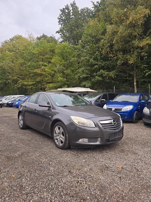 Gebraucht Opel Insignia Edition 131 PS (96 kW) 2010 Grau Limousine