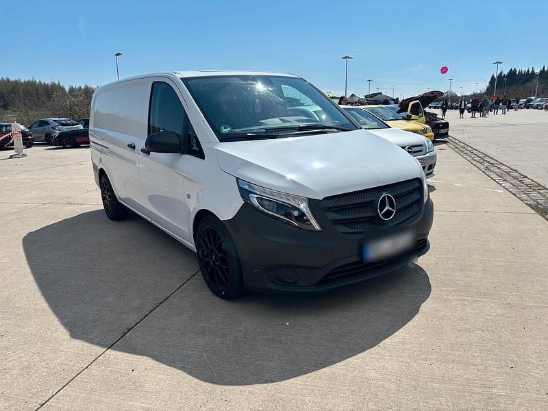 Weiß Gebraucht 2018 Mercedes Vito Van / Kleinbus | 23.500 € (Fairer Preis) - Bild 1/4