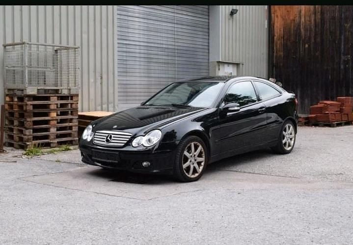 Schwarz Gebraucht 2006 Mercedes C200 Coupé | 6.900 € - Bild 1/4