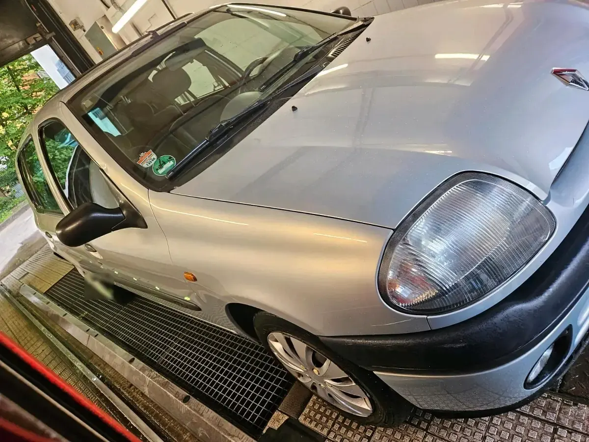 Używany Renault Clio II 75 KM (55 kW) 1999 Hatchback