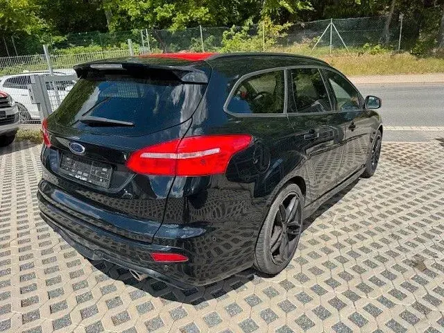 Usado Ford Focus Sport 150 CV (110 kW) 2016 Negro Familiar