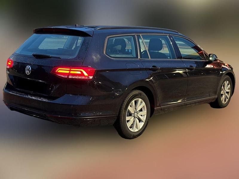 Gebraucht VW Passat Trendline 125 PS (91 kW) 2018 Schwarz Kombi