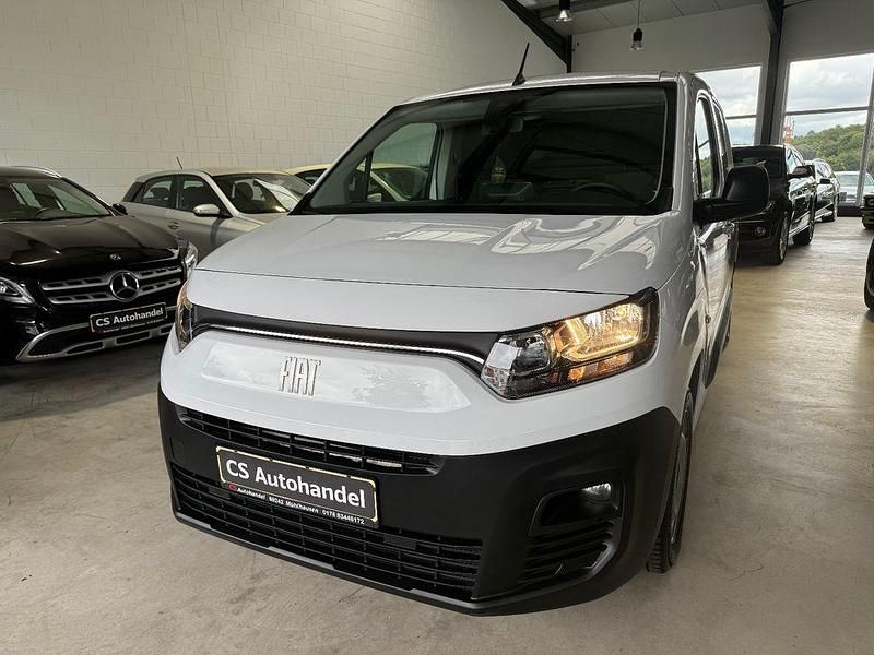 Weiß Gebraucht 2023 Fiat Doblò Van / Kleinbus | 14.990 € - Bild 1/4
