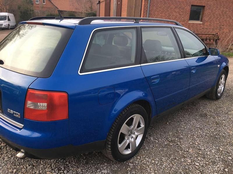 Gebraucht Audi A6 179 PS (131 kW) 2002 Blau Kombi