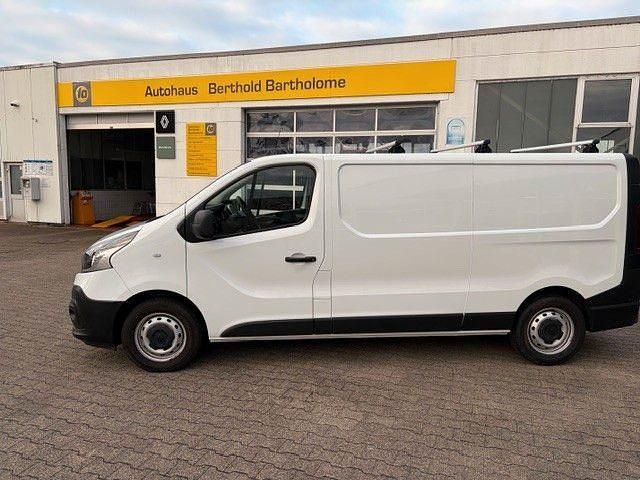 Gebraucht Renault Trafic Komfort 145 PS (106 kW) 2021 Weiß Van / Kleinbus
