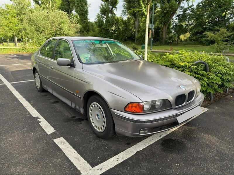 Grau Gebraucht 1998 BMW 520 Limousine | 1.200 € (Superpreis) - Bild 1/4