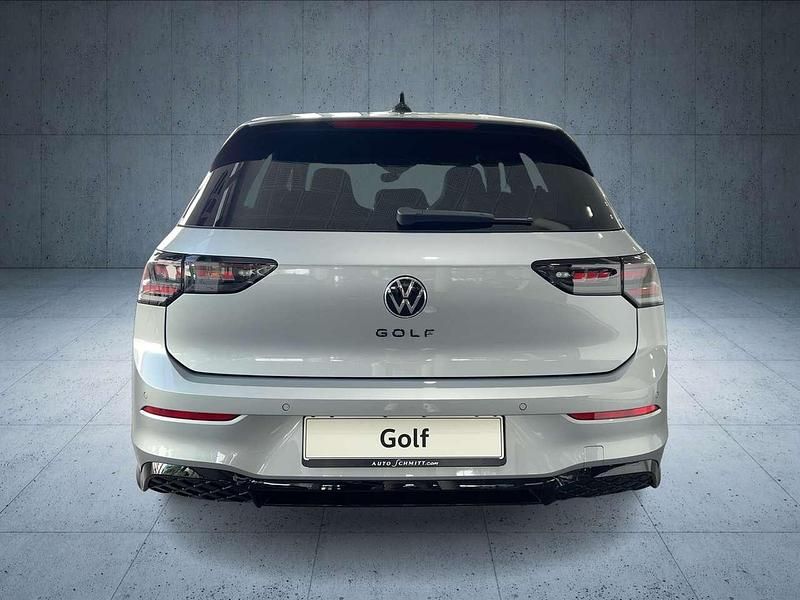 Gebraucht VW Golf VIII Style 150 PS (110 kW) 2025 Silber Limousine