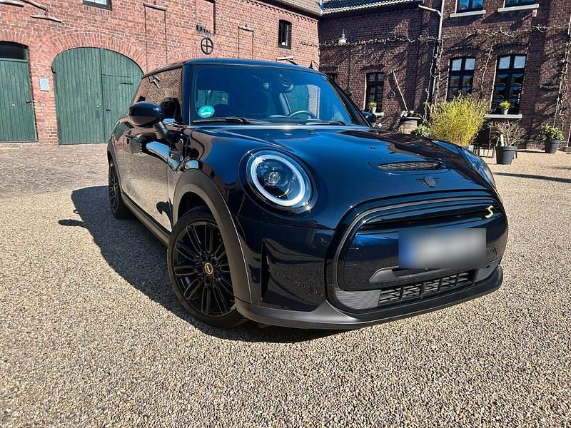 Gebraucht Mini Cooper SE Premium 135 kW (184 PS) 2023 Blau Kleinwagen