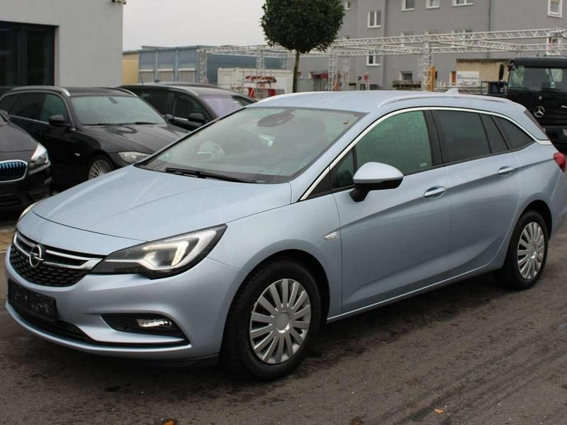 Gebraucht Opel Astra Innovation 110 PS (80 kW) 2018 Diamant blau(m2) / diam silb Kombi