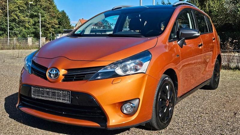 Grau Gebraucht 2013 Toyota Verso Executive Van / Kleinbus | 7.399 € (Guter Preis) - Bild 1/4