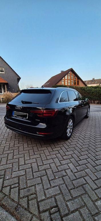 Gebraucht Audi A4 Ambiente 190 PS (139 kW) 2017 Schwarz Kombi
