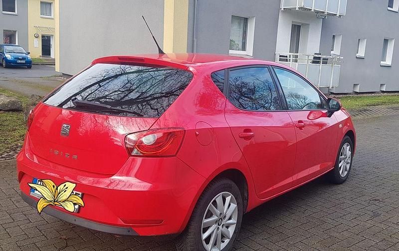 Gebraucht Seat Ibiza 4You 69 PS (50 kW) 2015 Rot Limousine
