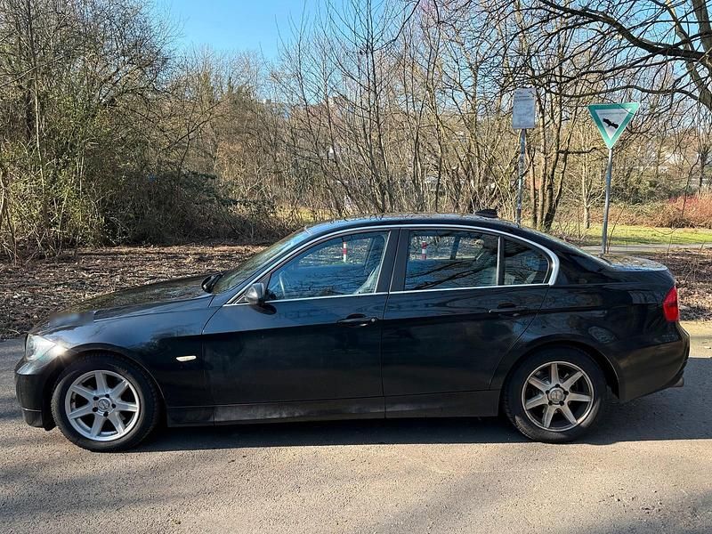 Gebraucht BMW 325 218 PS (160 kW) 2008 Schwarz Limousine