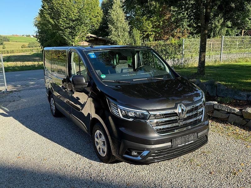 Schwarz Gebraucht 2022 Renault Trafic Life Van / Kleinbus | 29.990 € (Guter Preis) - Bild 1/4