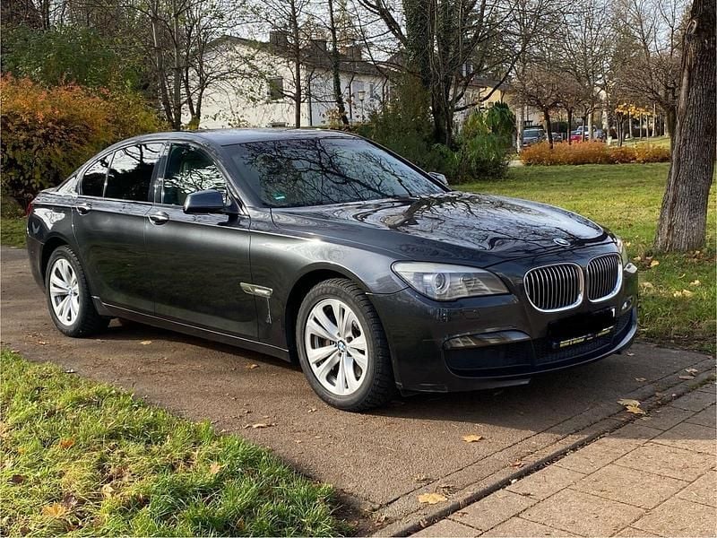 Grau Gebraucht 2011 BMW 730 M Sport Limousine | 8.300 € (Superpreis) - Bild 1/4