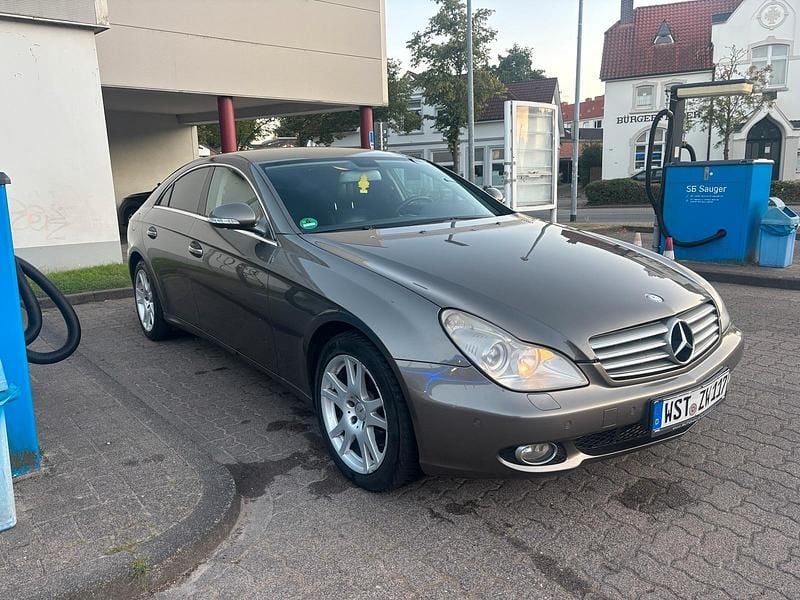 Braun Gebraucht 2009 Mercedes CLS320 Limousine | 4.850 € (Superpreis) - Bild 1/4