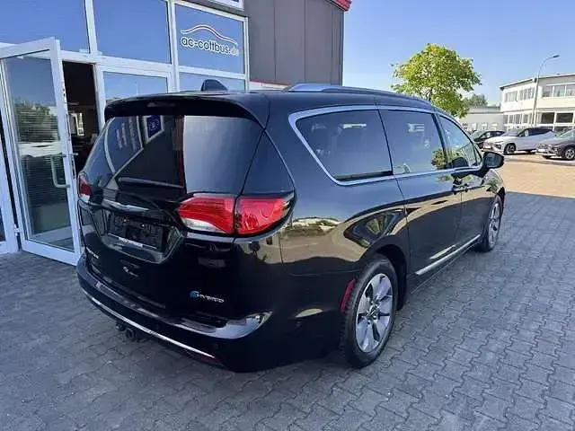 Gebraucht Chrysler Pacifica Limited 264 PS (194 kW) 2018 Schwarz metallic Van / Kleinbus