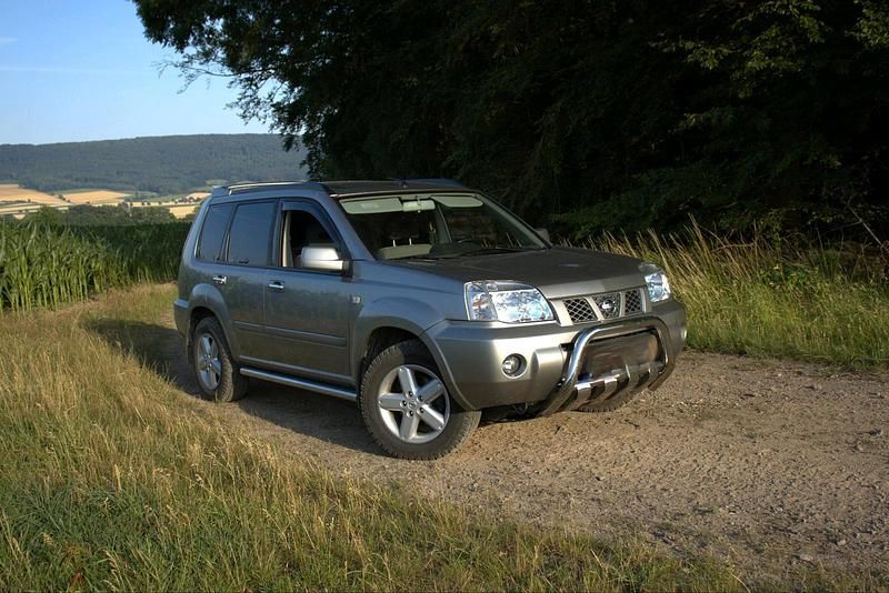Silber Gebraucht 2004 Nissan X-Trail SUV | 6.900 € - Bild 1/4