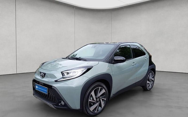 Grau Neu 2025 Toyota Aygo X-plore Kleinwagen | 21.860 € - Bild 1/4