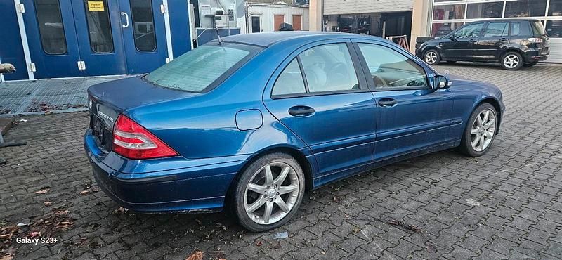 Gebraucht Mercedes C180 143 PS (105 kW) 2005 Blau Limousine