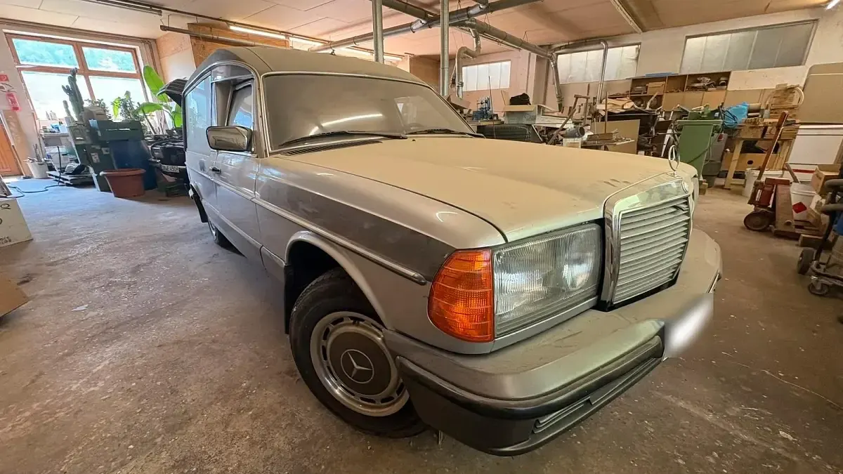 Gebraucht Mercedes 230 109 PS (80 kW) 1983 Silber Limousine