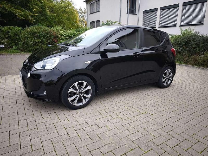 Schwarz Gebraucht 2017 Hyundai i10 Trend Kleinwagen | 10.900 € (Fairer Preis) - Bild 1/4