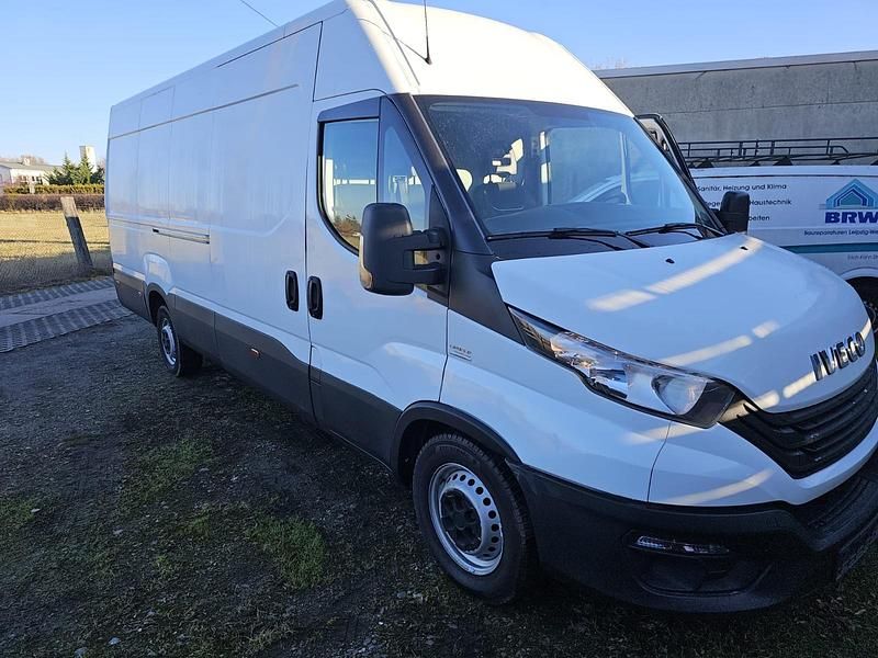Gebraucht Iveco Daily 136 PS (100 kW) 2022 Weiß Limousine