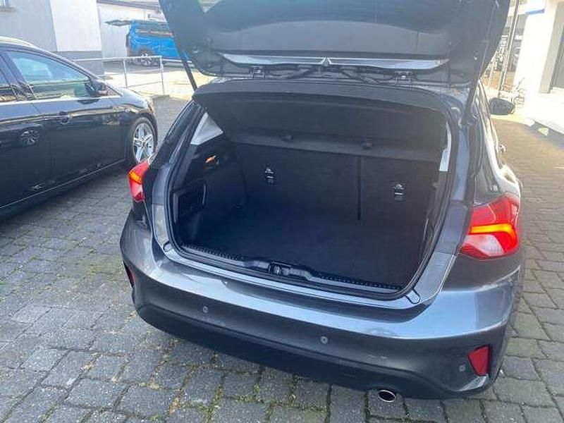 Gebraucht Ford Focus Cool & Connect 125 PS (91 kW) 2018 Magneticgrau (metallic) Limousine