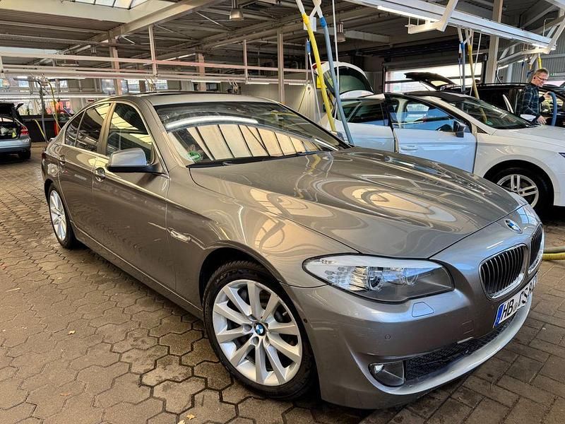 Grau Gebraucht 2012 BMW 530 Sport Line Limousine | 12.300 € (Guter Preis) - Bild 1/4