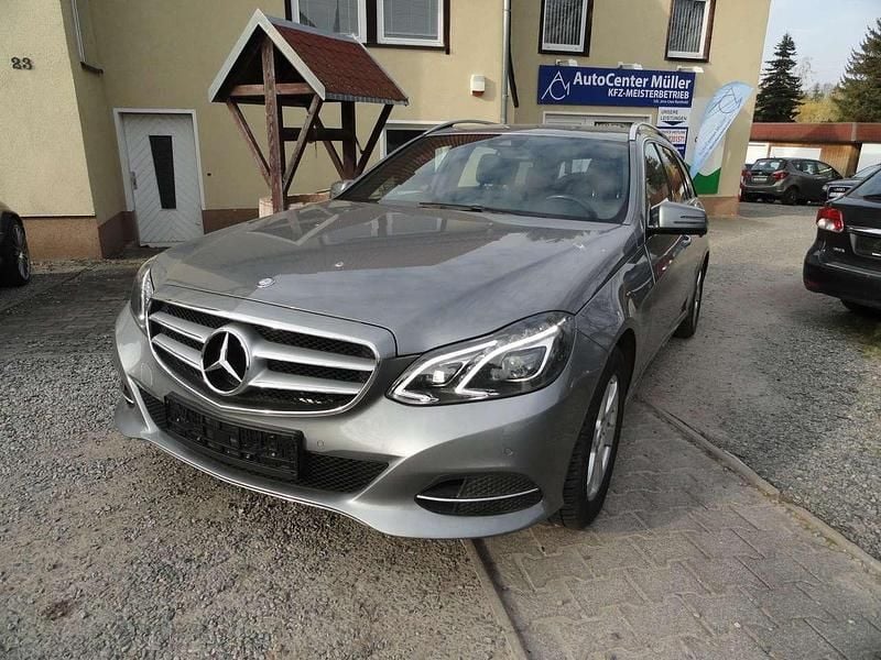 Palladiumsilber metalliclack Gebraucht 2014 Mercedes E200 Kombi | 16.995 € (Etwas zu teuer) - Bild 1/4