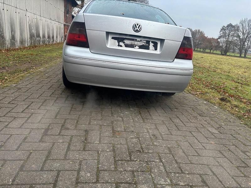 Silber Gebraucht 2003 VW Bora Limousine | 1.100 € (Fairer Preis) - Bild 1/4